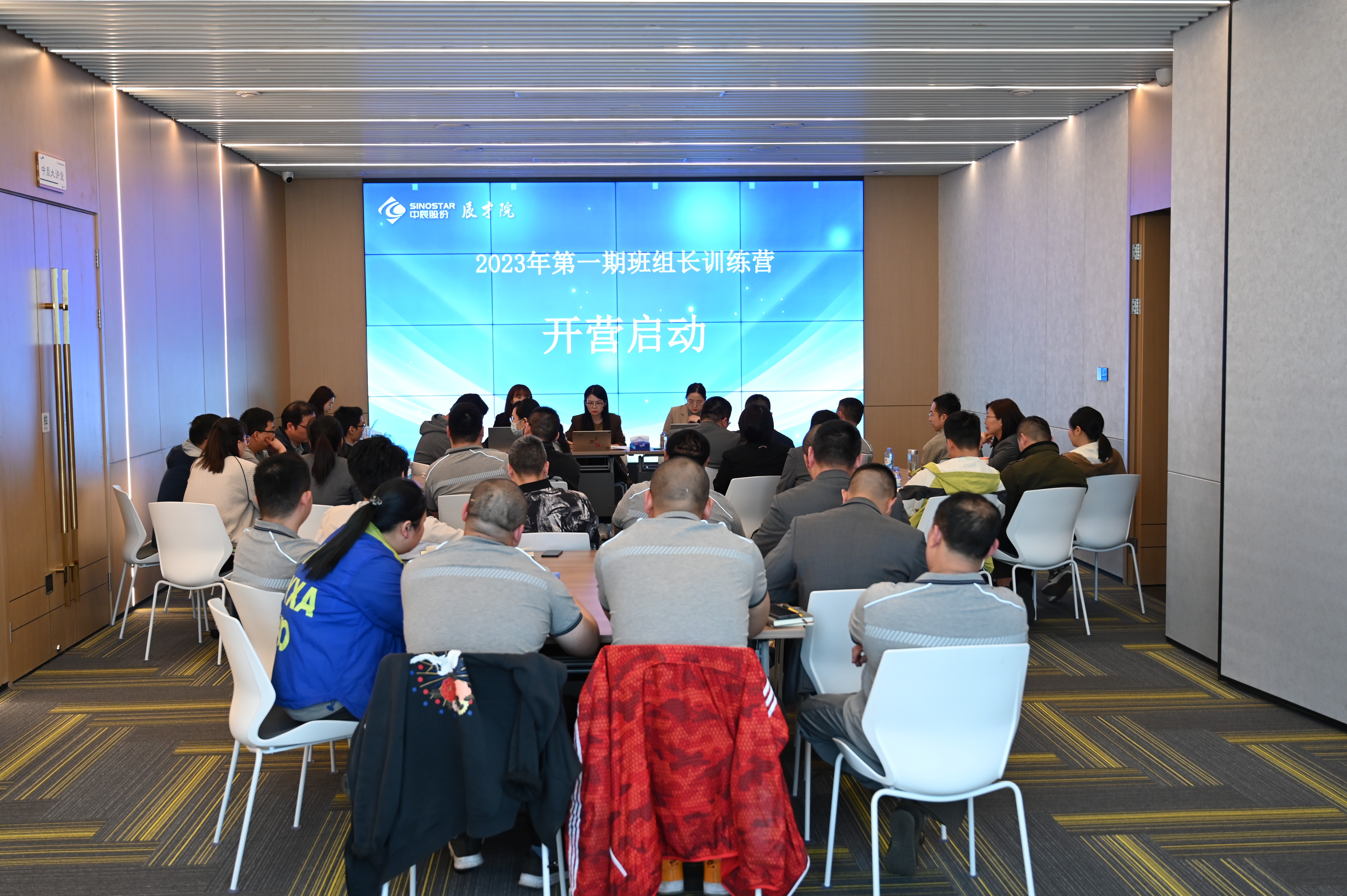 ���ܰ೤��׿Խ����|������ʱ�������ǲ�!��¼�����׽����ܰ��鳤ѵ��Ӫ��Ӫ