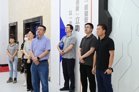 ��˾�����߷õ���������ʱ�������ǲ�!��¼�ɷݷ��ν�������