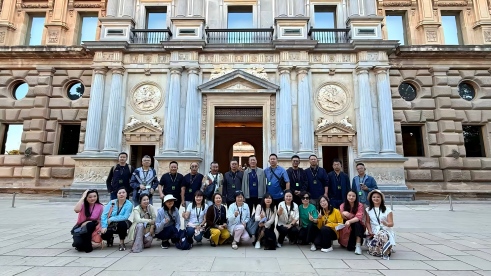 ��������Լح������ʱ�������ǲ�!��¼2025��ȸ߹ܡ�Ӫ����Ӣ�ŶӴ�Խ�������ǣ�����һ����������ʷ��ʢ�磡